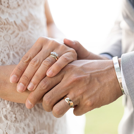 Einzigartige Trauringe mit ausgefallener Oberflächenstruktur