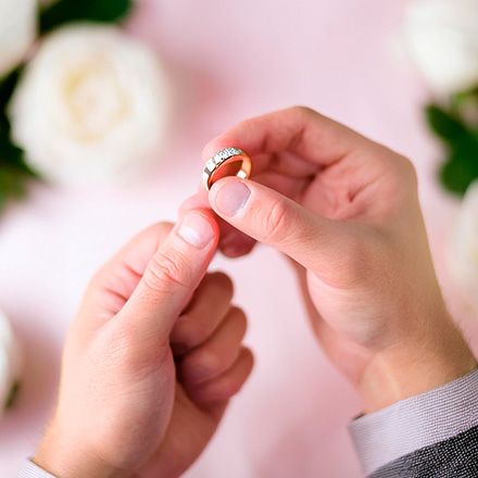 Wie breit sollte ein Herrenring sein?