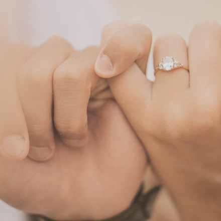 Einzigartige Verlobungsringe mit ausgefallener Oberfläche