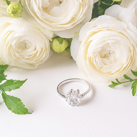 Was wird in den Verlobungsring graviert?