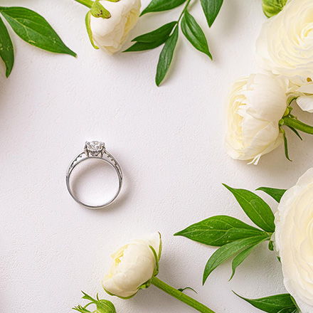 Der Verlobungsring wird vor der Hochzeit abgenommen