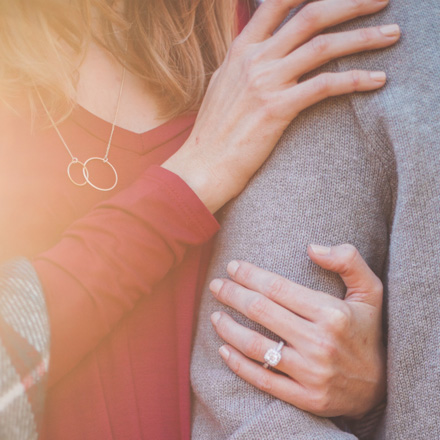 handgefertigter Verlobungsring mit Diamant